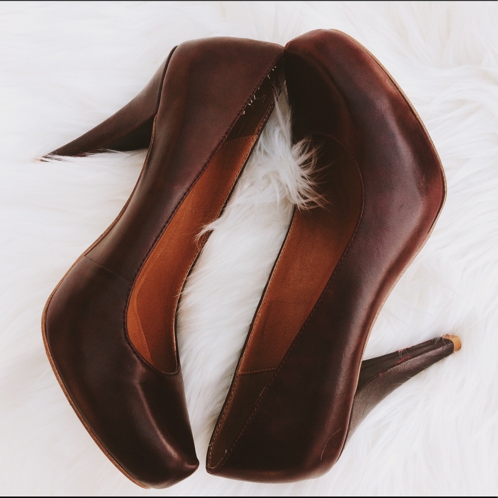 💖EUC💖leather upper Steve Madden maroon heels 7.5